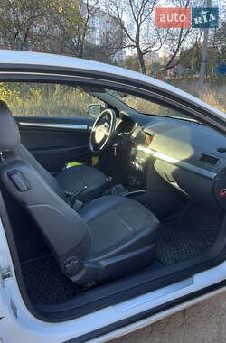 Хэтчбек Opel Astra GTC 2009 в 