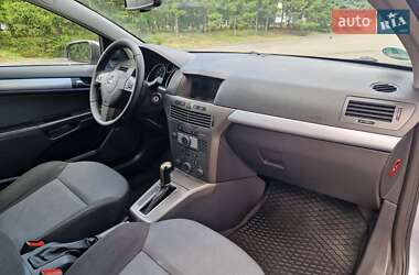 Хэтчбек Opel Astra GTC 2006 в 