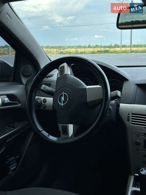 Хэтчбек Opel Astra GTC 2007 в Житомире