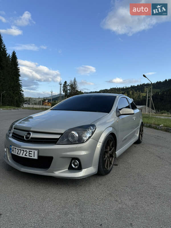Opel Astra GTC 2004