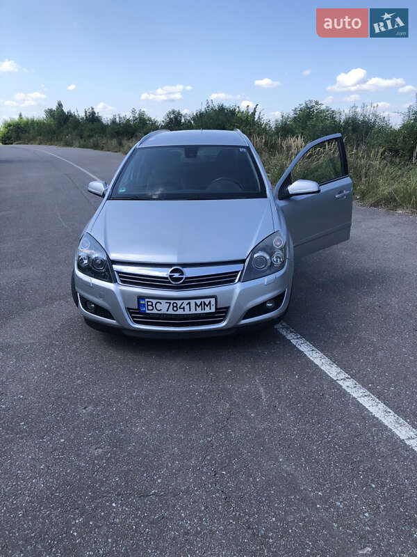 Хэтчбек Opel Astra GTC 2009 в Львове