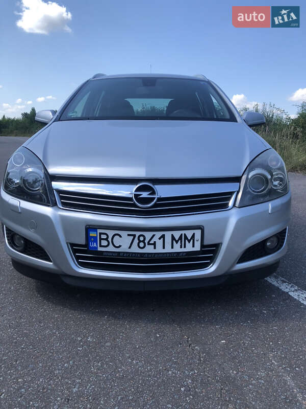 Хэтчбек Opel Astra GTC 2009 в Львове