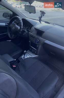 Хэтчбек Opel Astra GTC 2007 в 