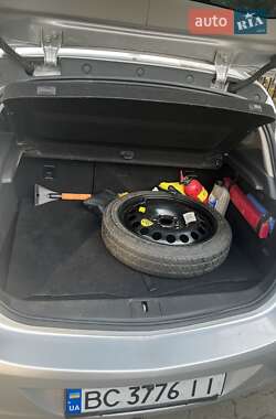 Хэтчбек Opel Astra GTC 2009 в 
