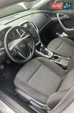 Хэтчбек Opel Astra GTC 2009 в 