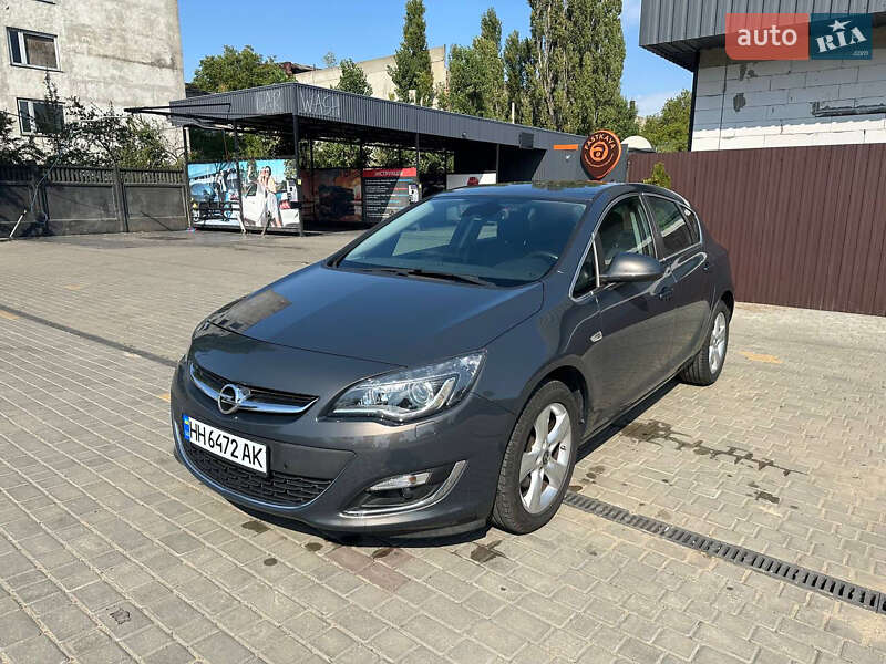 Хэтчбек Opel Astra GTC 2015 в Раздельной