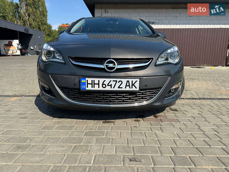 Хэтчбек Opel Astra GTC 2015 в Раздельной