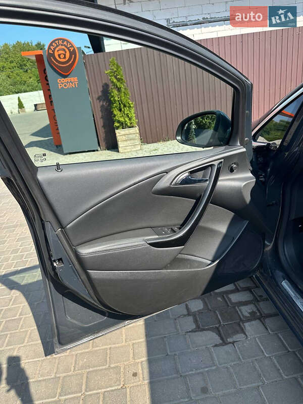 Хэтчбек Opel Astra GTC 2015 в Раздельной