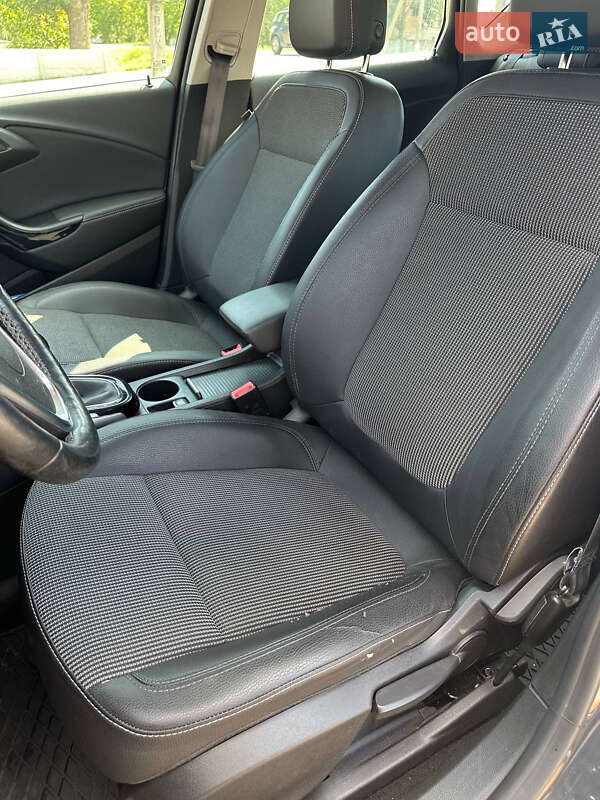 Хэтчбек Opel Astra GTC 2015 в Раздельной