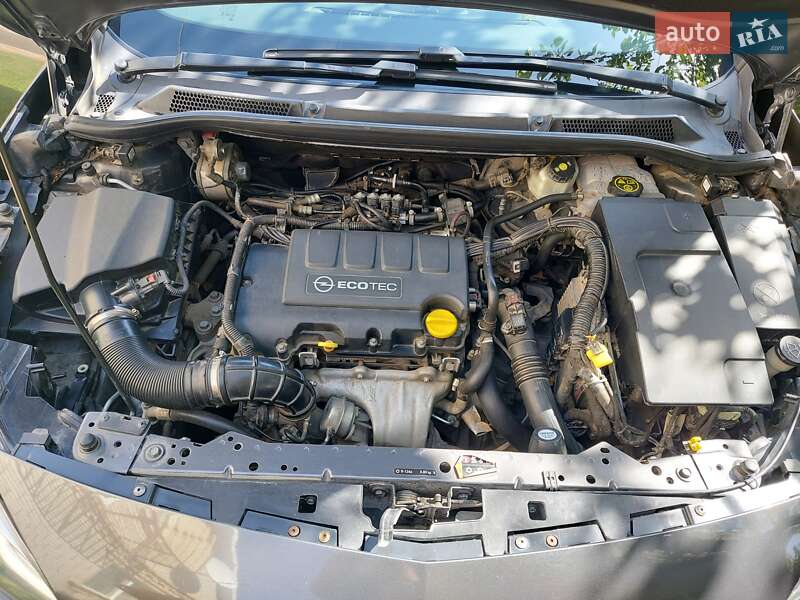 Хэтчбек Opel Astra GTC 2012 в Баре