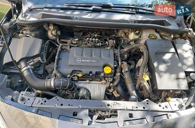 Хэтчбек Opel Astra GTC 2012 в 