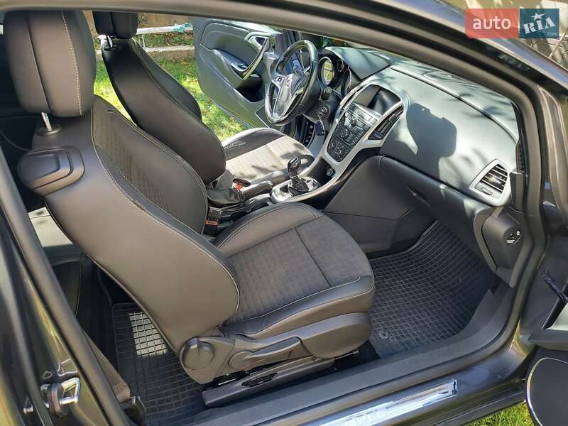 Хэтчбек Opel Astra GTC 2012 в Баре