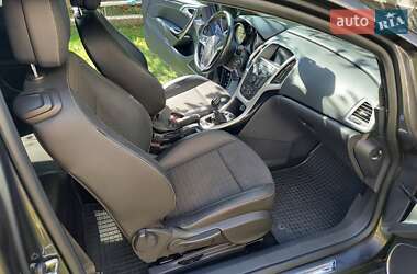 Хэтчбек Opel Astra GTC 2012 в 