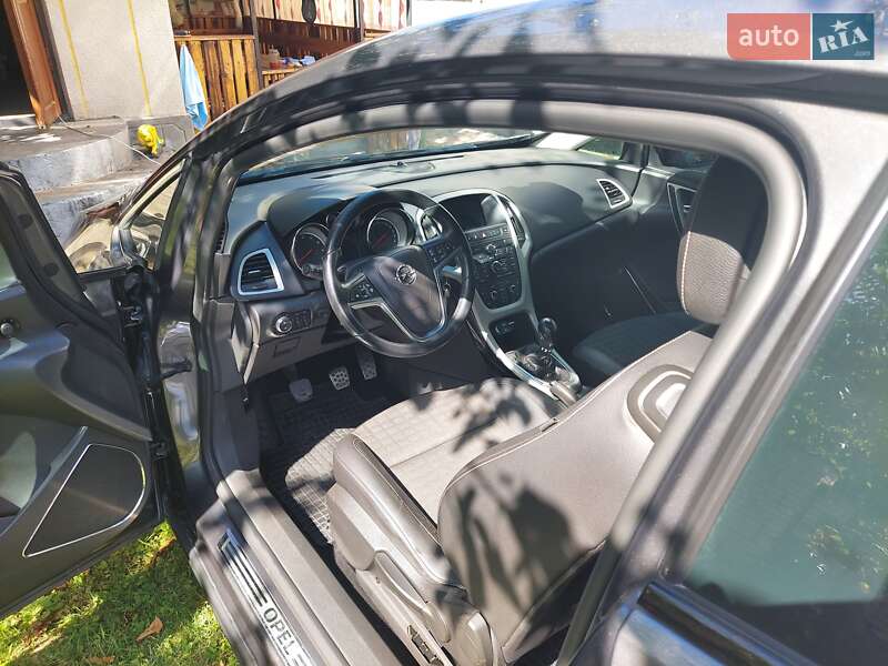 Хэтчбек Opel Astra GTC 2012 в Баре