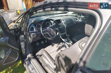 Хэтчбек Opel Astra GTC 2012 в 
