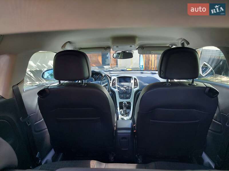 Хэтчбек Opel Astra GTC 2012 в Баре