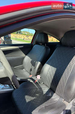 Хэтчбек Opel Astra GTC 2008 в 