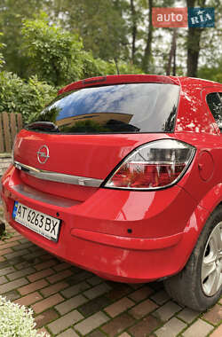 Хетчбек Opel Astra GTC 2013 в 