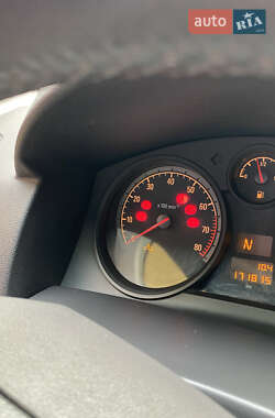 Хетчбек Opel Astra GTC 2013 в 