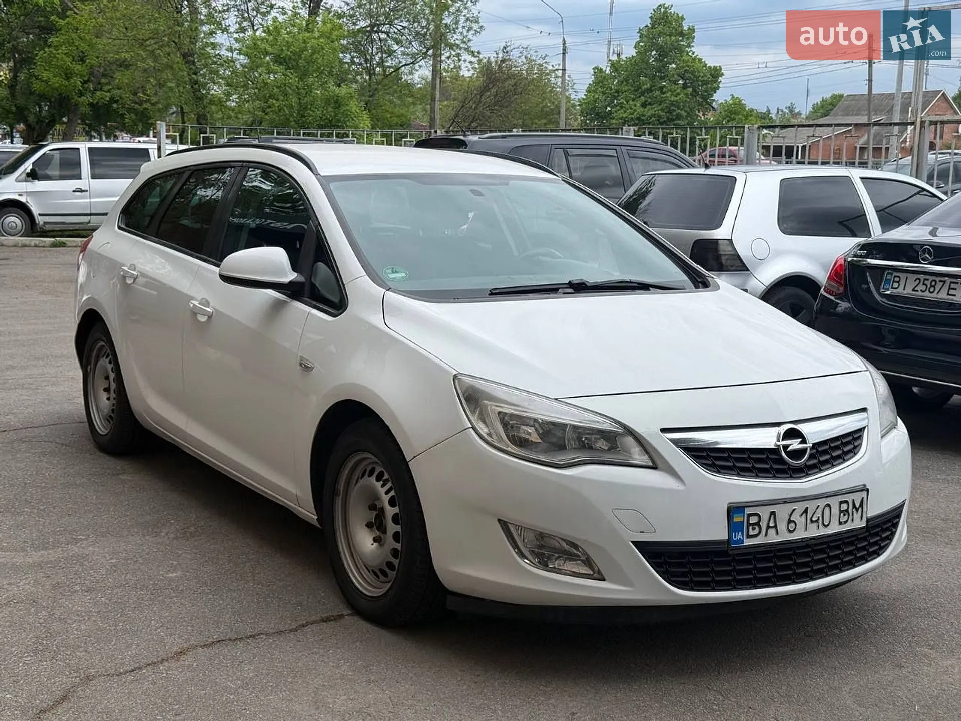 2011 Opel Astra - фото 1