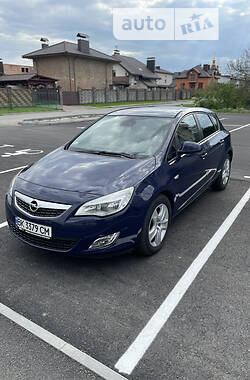 Хэтчбек Opel Astra J 2011 в Ровно