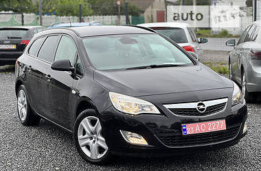 Унiверсал Opel Astra J 2011 в Старокостянтинові