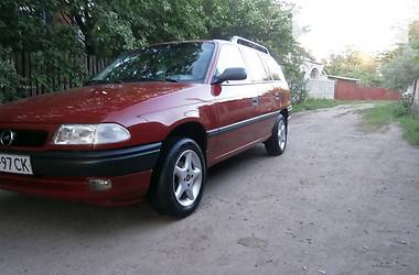 Универсал Opel Astra 1995 в Хороле