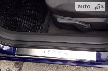 Универсал Opel Astra 2010 в 
