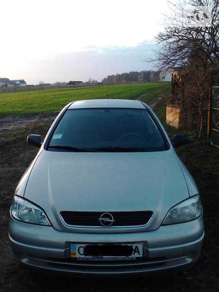 Седан Opel Astra 2006 в Олевске