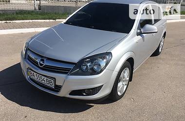 Хэтчбек Opel Astra 2014 в Кропивницком