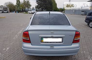 Седан Opel Astra 2004 в Черновцах