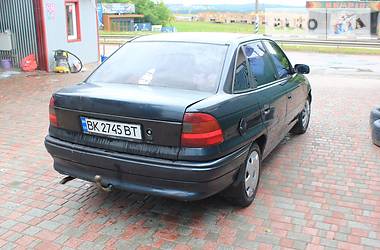 Седан Opel Astra 1995 в Ровно