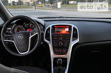 Универсал Opel Astra 2014 в Львове