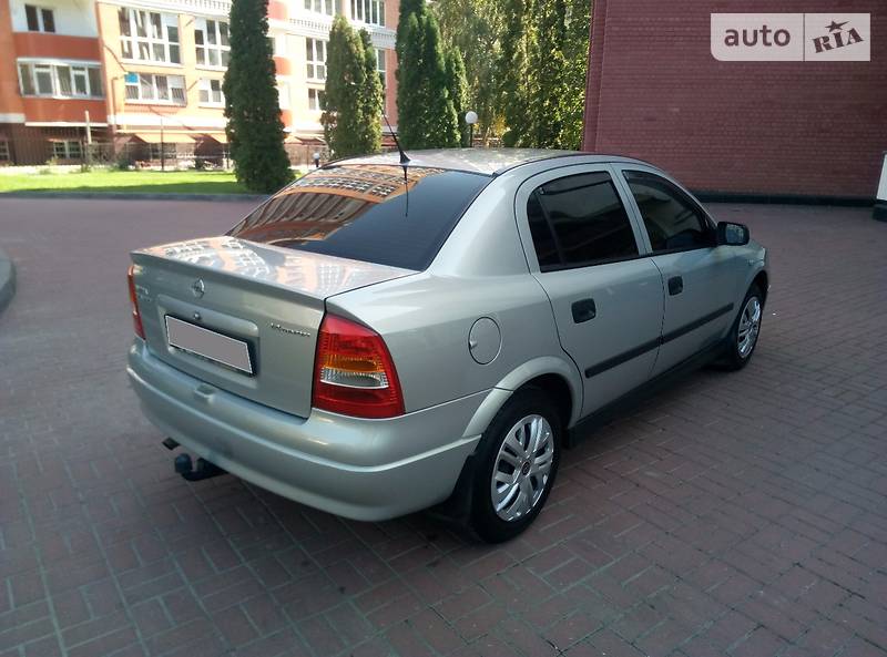 Седан Opel Astra 2006 в Чернигове