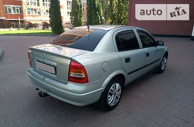 Седан Opel Astra 2006 в Чернигове