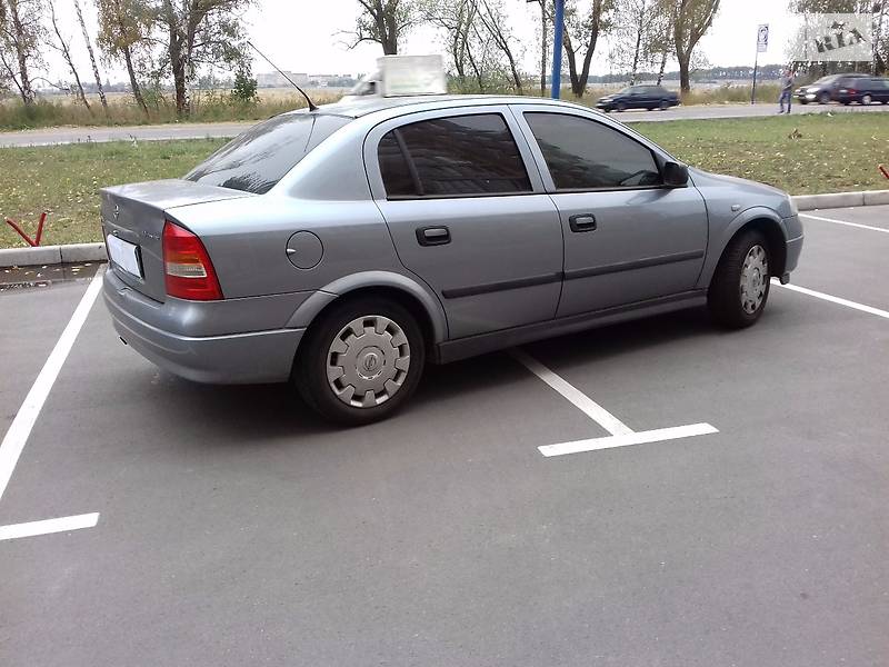 Седан Opel Astra 2006 в Києві