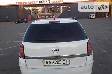 Універсал Opel Astra 2010 в Житомирі