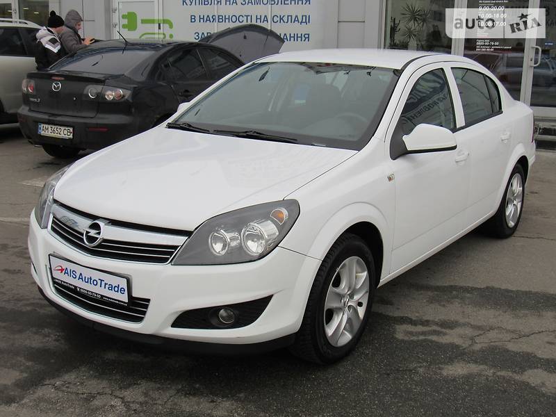 Седан Opel Astra 2013 в Киеве