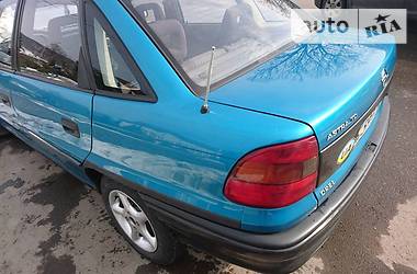 Седан Opel Astra 1996 в Виноградове