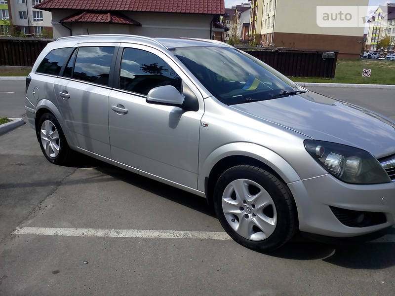 Универсал Opel Astra 2011 в Киеве