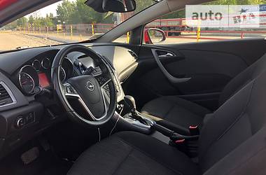 Хетчбек Opel Astra 2012 в 