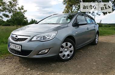 Универсал Opel Astra 2011 в Калуше