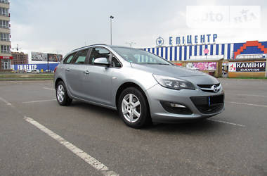 Універсал Opel Astra 2013 в Івано-Франківську