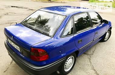 Седан Opel Astra 1997 в Днепре