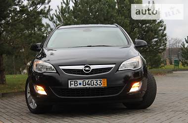 Универсал Opel Astra 2012 в Дрогобыче