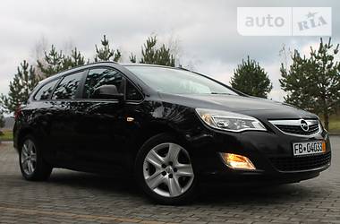 Универсал Opel Astra 2012 в Дрогобыче