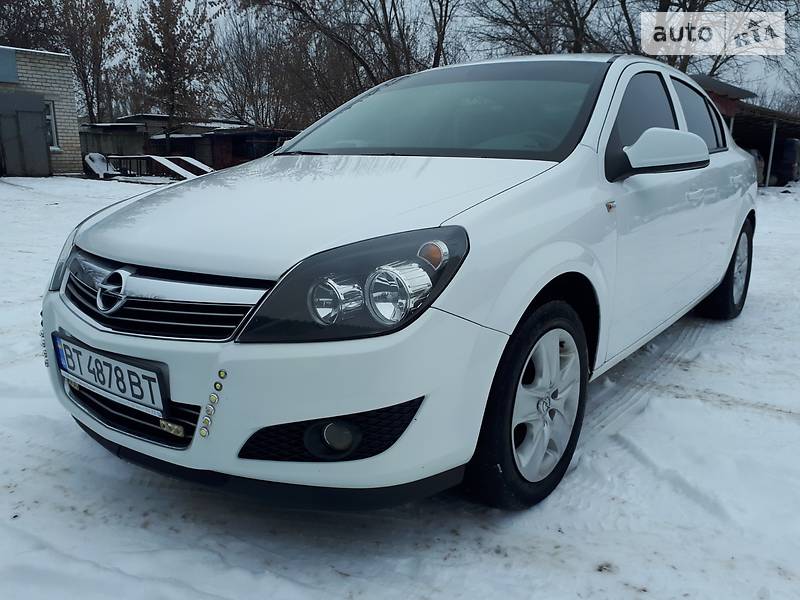 Седан Opel Astra 2013 в Херсоне