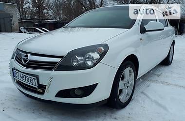 Седан Opel Astra 2013 в Херсоне