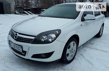 Седан Opel Astra 2013 в Херсоне