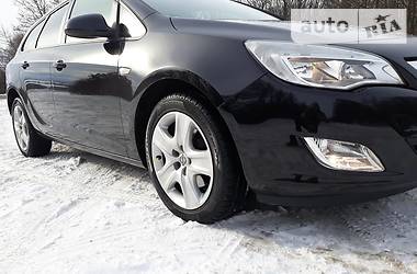 Универсал Opel Astra 2011 в Ивано-Франковске